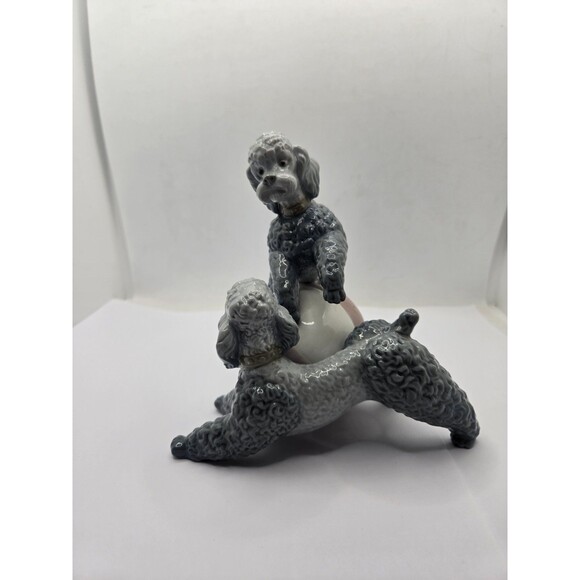 Retired #1258 LLADRO "Playful Dogs" Poodles w/ Ball Porcelain Figurine - Picture 3 of 13
